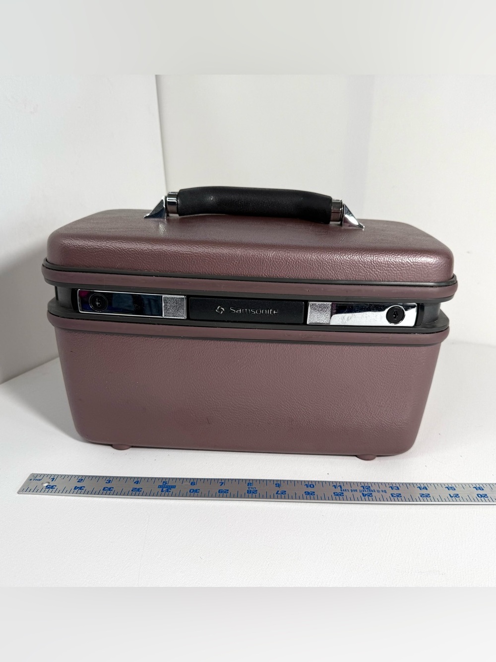 Vintage Samsonite Silhouette 4
Train Case Mauve Pink Hard Shell
Makeup Vanity